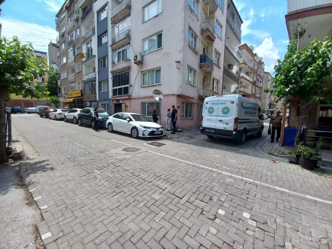 Kötü koku gelen evden ünlü modacının cesedi çıktı 3